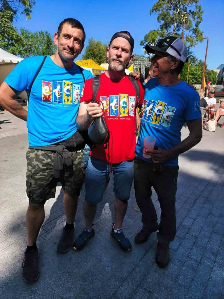 Miguel Ángel, Enrique Conde y Kike durante el encuentro europeo de Gijón.